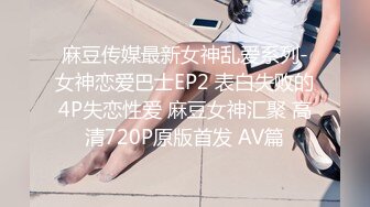 看到一对情侣偷偷进了女厕所,就知道有好戏